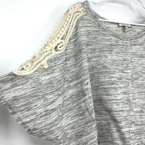 Anthropologie Eri + Ali Top Gray Beige Crochet Split Sleeve - Picture 4 of 9